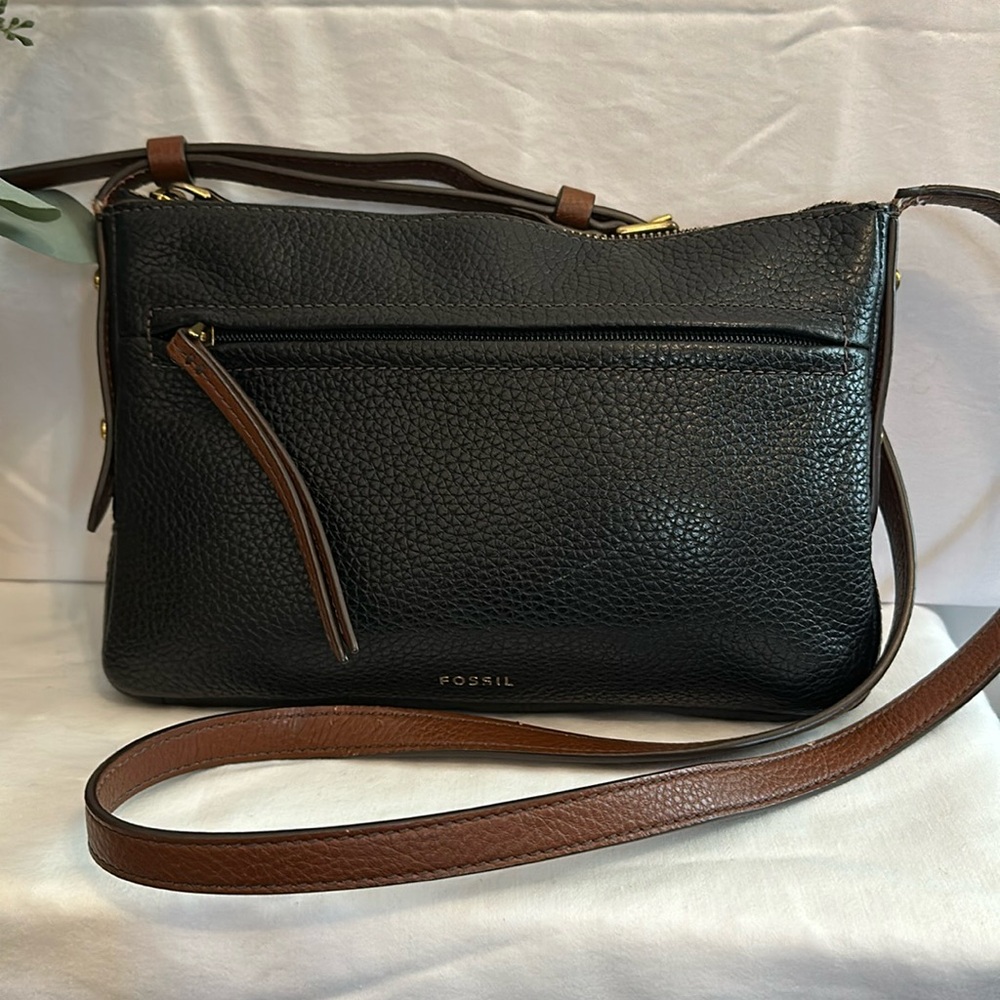Fossil cowhide leather crossbody zipper black & brown 9x9 textured purse